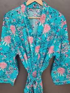 Robe kimono à imprimé floral turquoise |   Cravate à manches longues |   Couverture de plage d'été - Product Image 4