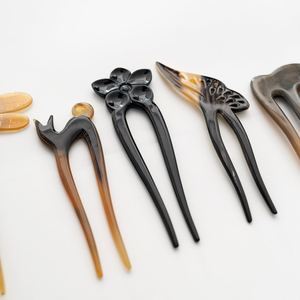 Fourche à cheveux artisanale en corne de buffle, sculptée en forme d'animal, artisanat naturel, objet d'art de collection - Product Image 4