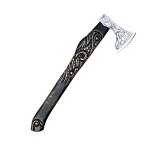 Hacha decorativa de estilo vikingo de moda con cabeza ornamentada con grabados nórdicos, mango de madera tallado y diseño de inspiración celta. - Product Image 3