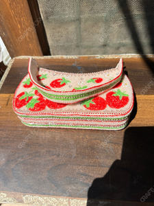 Sac à bandoulière perlé motif pêche, Pochette de resort motif fraise, Sac à main artisanal, Fabricant, Vente en gros, OEM, Export, Marque privée, En vrac - Product Image 5