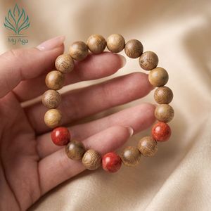 สร้อยข้อมือไม้กฤษณาเวียดนาม My Aga รุ่นคลาสสิกสำหรับทุกเพศ ASD10.02.001 ประดับด้วยลูกปัดไม้กฤษณาธรรมชาติ 16 เม็ด และลูกปัดปะการังสีแดง 3 เม็ด - Product Image 4