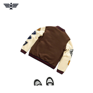 Chaqueta Varsity para Hombre, Color Marrón con Bloques de Color, 100% Algodón Ecológico, Parches Bordados, Cierre de Botones de Una Sola Fila - Product Image 3