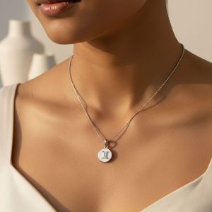 Collier solitaire en émeraude sertie de diamants 0,50 CTW - Product Image 6