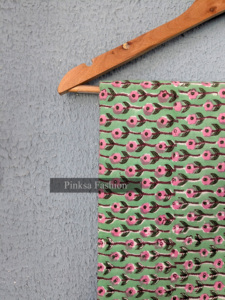 Tela 100% Algodón Sostenible - Textil Floral Estampado a Mano Tradicional Indio para Prendas de Vestir - Product Image 3