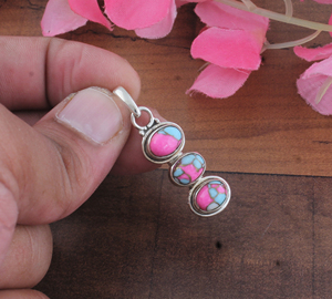 SHREE JAIPUR SILVER Pendentif linéaire vintage bohème en argent sterling 925 avec pierre composite turquoise 'Cotton Candy' de qualité fine - Product Image 1