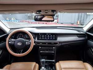 รถยนต์มือสองปี 2020 รุ่น K7 Cadenza แบบซีดาน ขับเคลื่อนล้อหน้า พวงมาลัยซ้าย ล้อแม็ก R18 เกียร์อัตโนมัติ แอร์ ไฟหน้า LED สีขาวภายนอก เบาะหนัง หลังคาซันรูฟแบบพาโนรามา - Product Image 3