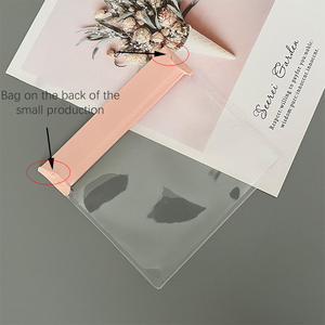 Bolsa de Papel con Cierre para Ropa, Transparente Esmerilada, Color Blanco Mate, Reciclable, de Proveedores de Empaques para Prendas - Product Image 3