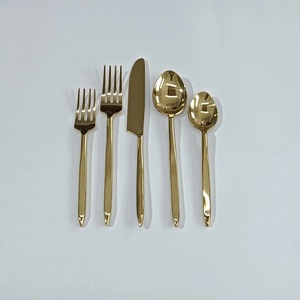 Ensemble de couverts en acier inoxydable doré, design artisanal, finition or - Product Image 1