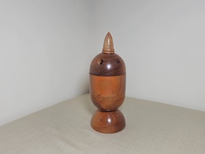 Quemador de incienso de madera de acacia natural, difusor aromático para uso en todas las estaciones, hecho a mano con tapa cónica por Curio Craft. - Product Image 2