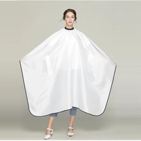 Cape de Barbier Professionnelle Imperméable avec Fermeture à Boutons Ajustable pour Salon de Coiffure – Blanche