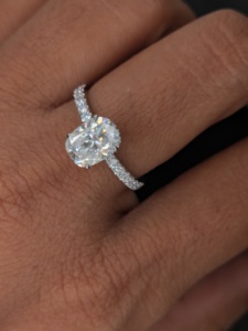 แหวนแต่งงาน Lurba Jewels ชุบทองคำขาว 14K ประดับเพชรโมอิสซาไนต์ทรงคุชชั่น 2.30 กะรัต สไตล์วินเทจ เหมาะสำหรับงานแต่งงานหรือเป็นของขวัญ - Product Image 4