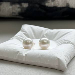 Boucles d'oreilles Zhuji en grosses perles blanches Aurora, perles rondes Edison de 9-10 mm avec or 18 carats et argent 925 disponibles - Product Image 1