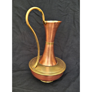 Carafe en cuivre avec poignée en laiton et design unique, finition polie brillante, carafe en métal, carafe en cuivre, vaisselle pour la décoration de table - Product Image 2