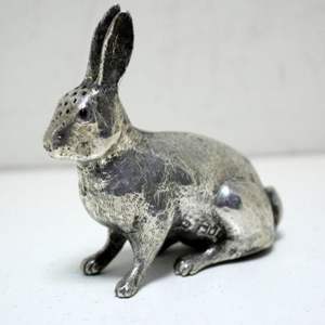 Statue de lapin en aluminium coulé artistique, charmante figurine de lapin, sculpture métallique de faune, décoration pour intérieurs élégants - Product Image 5