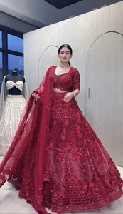Lehenga Choli rouge en tissu filet avec pièce de blouse, robe brodée florale pour mariage et fête, pour femmes - Product Image 2