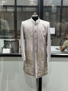 Sherwani Lila Premium para Hombre, Bordado Floral de Alta Calidad, Estilo Étnico para Bodas y Fiestas, Personalizable - Product Image 1