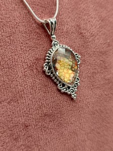 Pendentif en cristal de quartz céleste avec chaîne, collier élégant en pierres précieuses, cadeau de bijoux pour femmes, design unique et élégant - Product Image 4