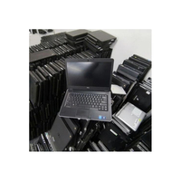 Ordinateurs portables en vrac, unités informatiques variées pour le recyclage, la remise à neuf et la formation technique
