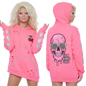 Sudadera con capucha y cremallera personalizada de 350GSM, roja, con lavado ácido, para mujer, estilo Y2K, con gráfico de casco de moto, efecto desgastado y mangas con diseño de tablero de ajedrez. - Product Image 2