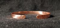 Bracelet manchette en cuivre pur martelé fait main, en métal massif plat, bijou délicat de guérison, finition antique polie pour homme