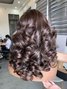 Perruque de cheveux humains vietnamiens avec fermeture de dentelle de vague de courte longueur matière première modèle de corps de cheveux vierges Remy vendeur naturel - Product Image 2