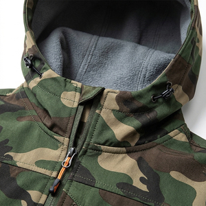 Veste à capuche Alpine avec fermeture éclair sur le devant, coupe personnalisée, coupe-vent pour homme, pour des excursions de montagne de luxe et des moments de détente - Product Image 6