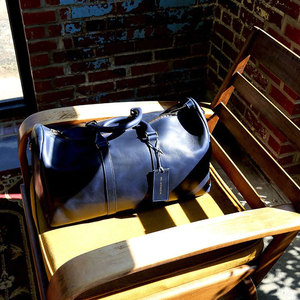 Custom Logo Genuine <b>Leather</b> Duffle <b>Bag</b> Blue Solid Color Zipper Closure Casual Travel <b>Bag</b> 30-40L Capacity <b>Soft</b> Handle - Product Image 3