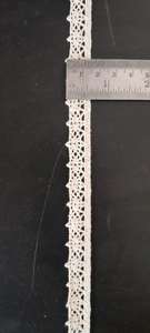 Encaje Crosiyo importado con acabado impecable y calidad de tela duradera para marcas de moda. - Product Image 2