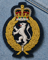 Écusson en tissu brodé à la main, motif Lion, Couronne, Badge, Ancre, Couronne de Laurier, Design en dentelle 3D, à coudre avec épingle de sûreté, pour uniforme et vêtement