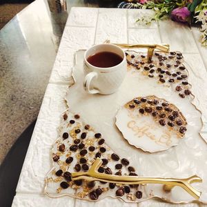 Plateau de service en résine Weivista au design moderne et luxueux, artisanat avec taille personnalisée, plateau en résine fait main pour grains de café avec finition dorée - Product Image 1