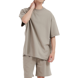 Ensemble court deux pièces personnalisé pour homme – Survêtement imprimé avec short et t-shirt pour homme 2026 - Product Image 3