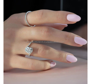 แหวนแต่งงาน/หมั้น ทำมือ ทองคำขาว 14k ประดับเพชรทรงบริลเลียนต์ งานวินเทจจาก IGI Lab Grown เหมาะสำหรับทั้งชายและหญิง สำหรับงานฉลองครบรอบ - Product Image 2