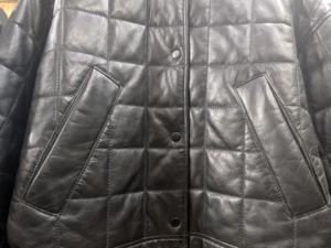 Blouson bomber de haute qualité, coupe-vent, matelassé, motif de coutures carrées, en cuir de vachette, col rond/bande personnalisé, design moderne. - Product Image 4