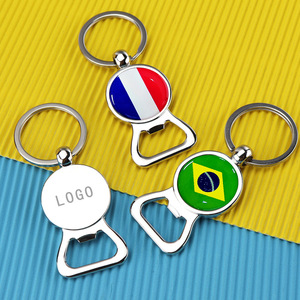 Accessoires pour supporters de la Coupe du Monde de football 2026 : Décapsuleur drapeau avec logo, porte-clés de football, vente en gros, personnalisable - Product Image 3