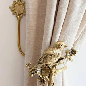 Elegante Sujetador de Cortina Dorado con Diseño Floral y de Aves, Perfecto para Ventanas de Comedor, Crea un Ambiente Sofisticado - Product Image 1