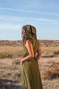 เสื้อกั๊กมีฮู้ดสไตล์เอลฟ์แฟนตาซีพร้อมฮู้ดดี้แบบอสมมาตรสำหรับงานเทศกาล ให้ลุคโบฮีเมียนที่ไม่ซ้ำใคร - Product Image 2