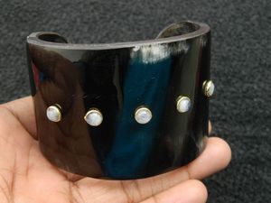 MN EXPORTS Pulseras de Cuerno de Vaca para Mujer, Diseño Moderno con Forma de Animal, Estilo Cristiano, Regalo para Mujer, Hecho en Uttar Pradesh - Product Image 4