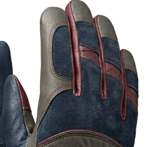 Gant de golf haut de gamme conçu pour le confort et la performance, alliant construction en cuir souple et sections perforées respirantes. - Product Image 5