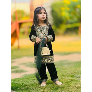 Offre Spéciale sur un Ensemble Salwar en Velours de Viscose Lourd de Qualité Supérieure, Style Indien, avec Broderies et Dupatta en Tulle - Product Image 1