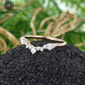 แหวนหมั้น Charm_Jewells สีโรสโกลด์ ประดับเพชรโมอิสซาไนต์ทรงกลมเจียระไนแบบบริลเลียนท์ ตัวเรือนแบบหนามเตย ดีไซน์คลาสสิกสำหรับผู้หญิง - Product Image 4