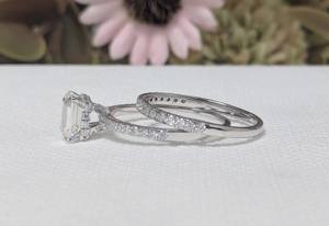 Bague de fiançailles en diamant de laboratoire taille émeraude 1 carat, sertie d'un halo caché vintage, certifiée IGI, en or blanc massif 14 carats, pour anniversaire - Product Image 2