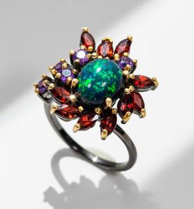 Bague de mariage vintage en opale de feu noire, en argent sterling rhodié, avec un charme antique audacieux, couleur profonde et un style de luxe affirmé - Product Image 1