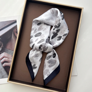Écharpe carrée en soie de luxe pour femme – Couleurs et tailles personnalisables, douce et élégante, hijab, foulard, logo personnalisé pour usage quotidien - Product Image 5