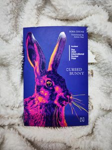 Conejito maldito de Bora Anton Chung Hur, libro en inglés de formato paperback, colección de terror y realismo mágico. - Product Image 2