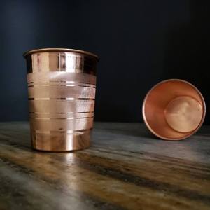 Verre à boire en cuivre côtelé avec anneau décoratif, gobelet cylindrique pour boissons, vaisselle quotidienne, accent de table pour la maison - Product Image 2