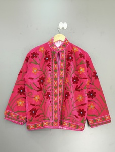 Chaqueta Bomber Acolchada con Estampado de Corazones en Terciopelo Rosa, Chaqueta Corta para Mujer, Ropa Exterior con Logotipo Personalizado - Product Image 4