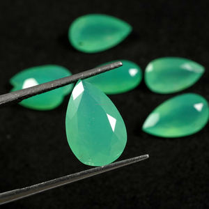 Vente en gros de chrysoprase vert naturel facetté de haute qualité, forme poire 11x4x6.50 13.50x9x4 MM, cabochons en vrac pour la bijouterie, qualité supérieure - Product Image 2