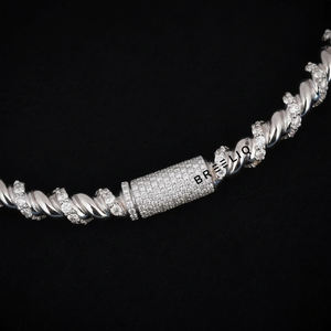 Collar con Colgante de Dientes y Garras, Cadena Hip Hop para Hombre con Diamantes Cultivados en Laboratorio en Oro Blanco de 14 Quilates - Product Image 3