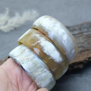 Bracelet rond en corne de buffle, bijoux en corne naturelle - Product Image 1