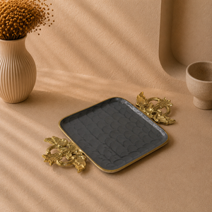 Bandeja de Servir de Acero Inoxidable Esmaltada en Blanco de Lujo, con Asas Doradas Ornamentadas, Superficie Texturizada, Elegante Plato de Exhibición para Decoración del Hogar - Product Image 5